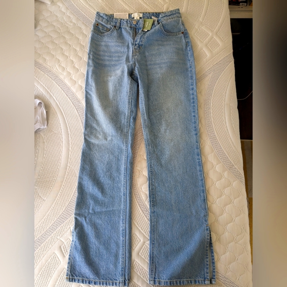 NWT H&M 90s Straight High Split Jeans (Size 6)